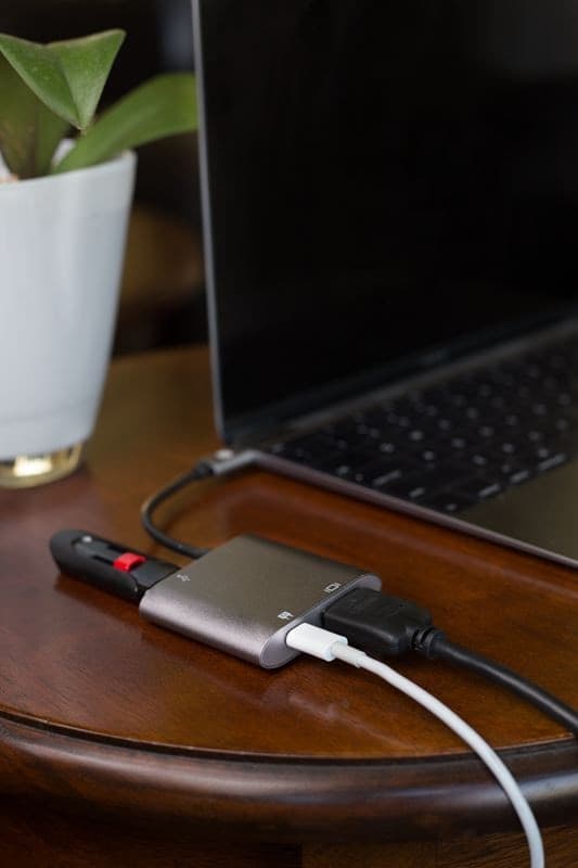 Kanex USB-C VGA Adapter with Power Delivery - USB 1,5 A, USB-C Power Delivery 60 W + VGA Full HD (Anodized Aluminum) - 3