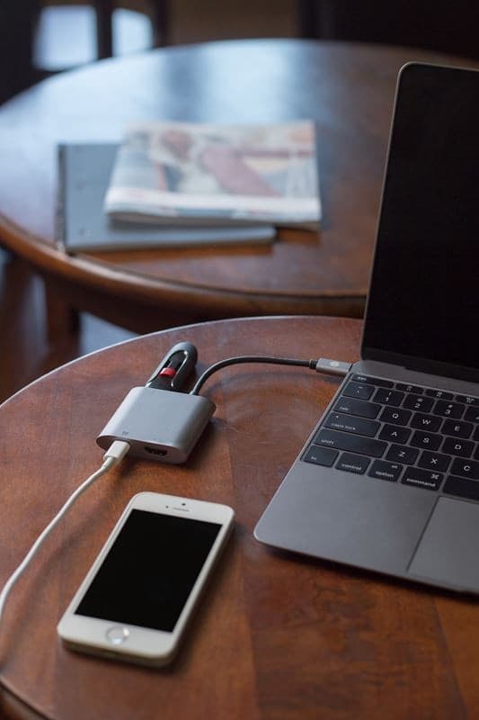Kanex USB-C VGA Adapter with Power Delivery - USB 1,5 A, USB-C Power Delivery 60 W + VGA Full HD (Anodized Aluminum) - 4