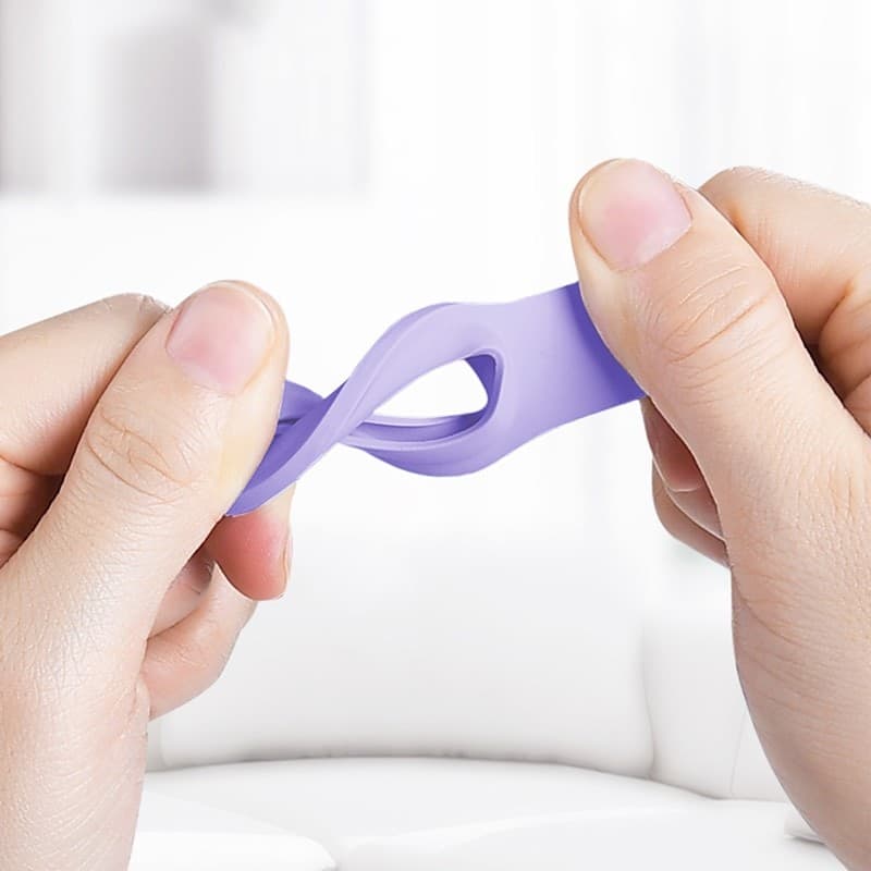 Custodia in silicone Crong con portachiavi – Custodia protettiva portachiavi per Apple AirTag 1/2 (viola) - 14