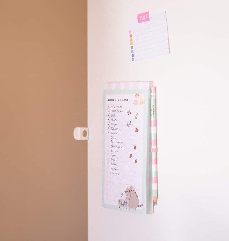 Pusheen - Quaderno magnetico / lista della spesa per il frigorifero + matita (10 x 21 cm) - 13