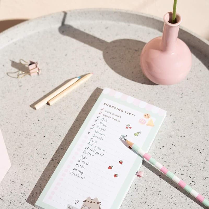Pusheen - Quaderno magnetico / lista della spesa per il frigorifero + matita (10 x 21 cm) - 14