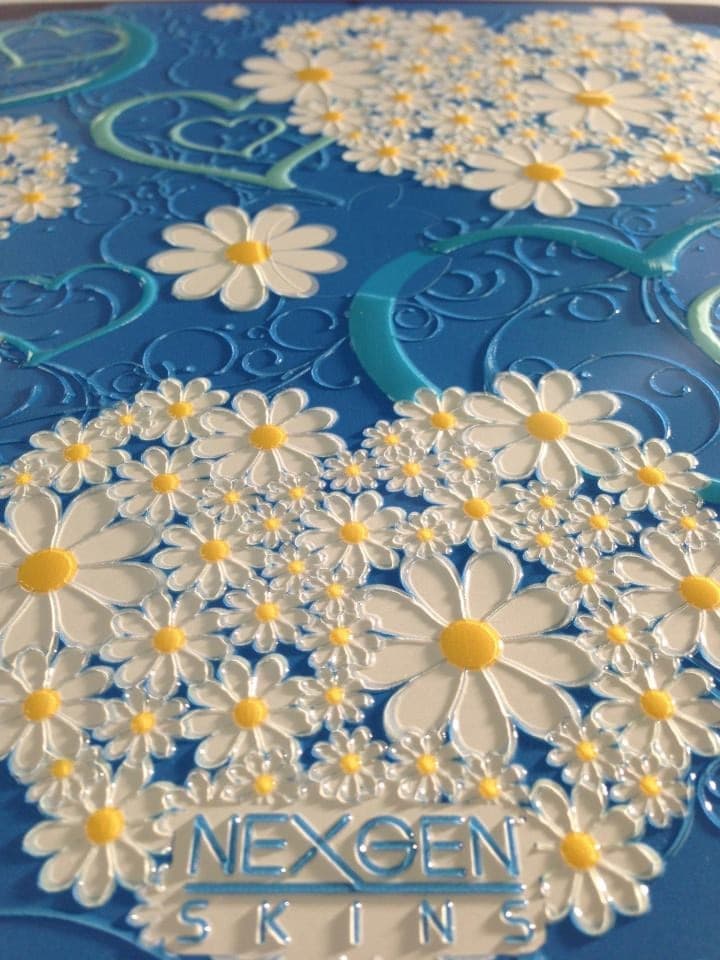Nexgen Skins with 3D effect for iPad 2/3/4 (Hearts and Daisies 3D) - 3