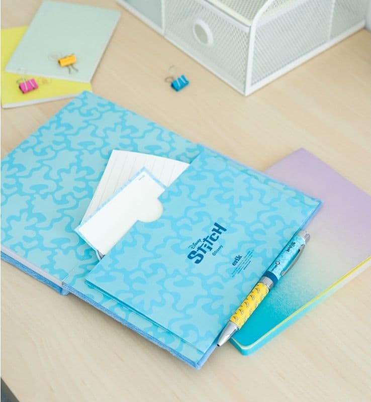 Disney Stitch - Quaderno A5 in peluche + penna torcia della collezione Tropical - 7