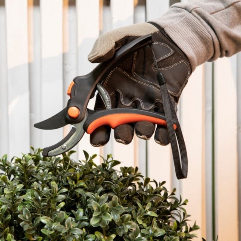 Black&Decker - Garden Shears for Flowers / Hedges with Hardened Steel Blade - 14