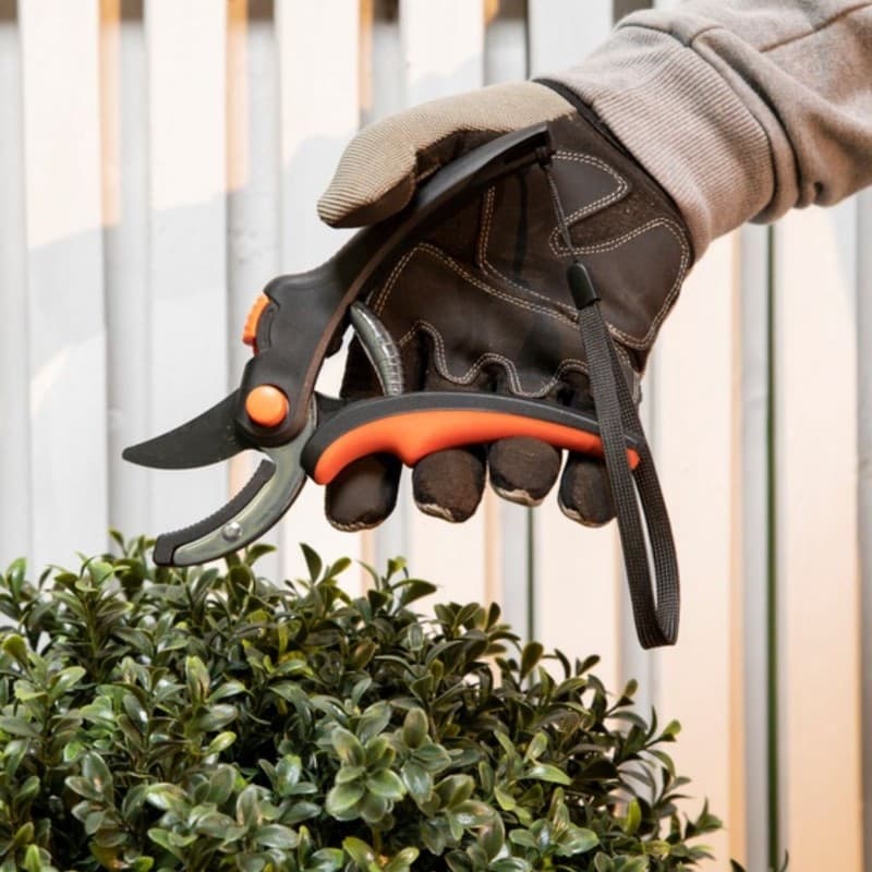 Black&Decker - Garden Shears for Flowers / Hedges with Hardened Steel Blade - 6