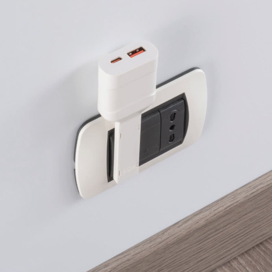 Spina Italiana Ultrapiatta USB tipo A e USB-C&trade 2P+T250V 10A 20W, Bianco - 6