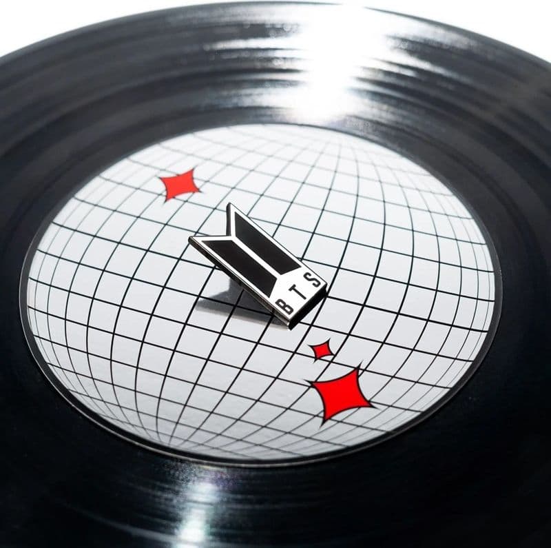 Spilla con logo in metallo dei BTS - 6