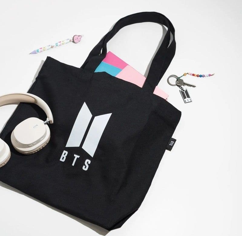 Borsa in tessuto stampato BTS con tracolla, 37,5 x 36 x 7 cm - 3