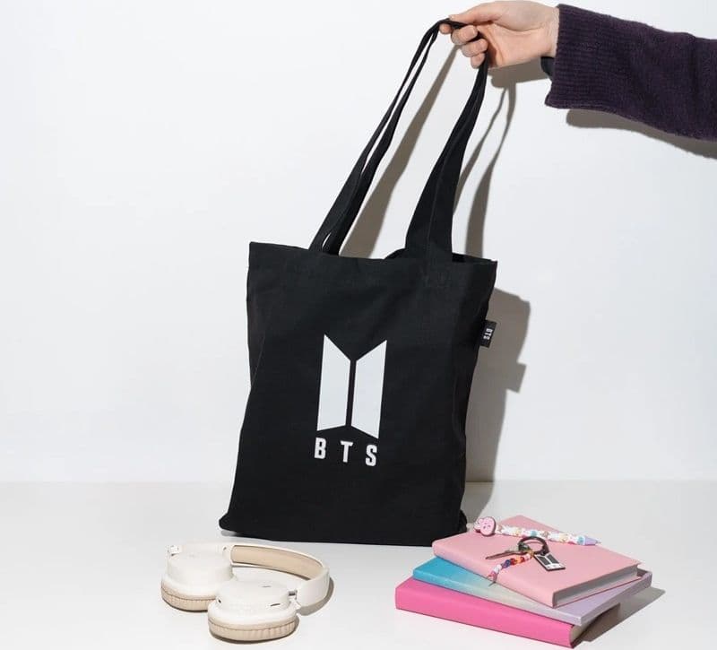 Borsa in tessuto stampato BTS con tracolla, 37,5 x 36 x 7 cm - 5