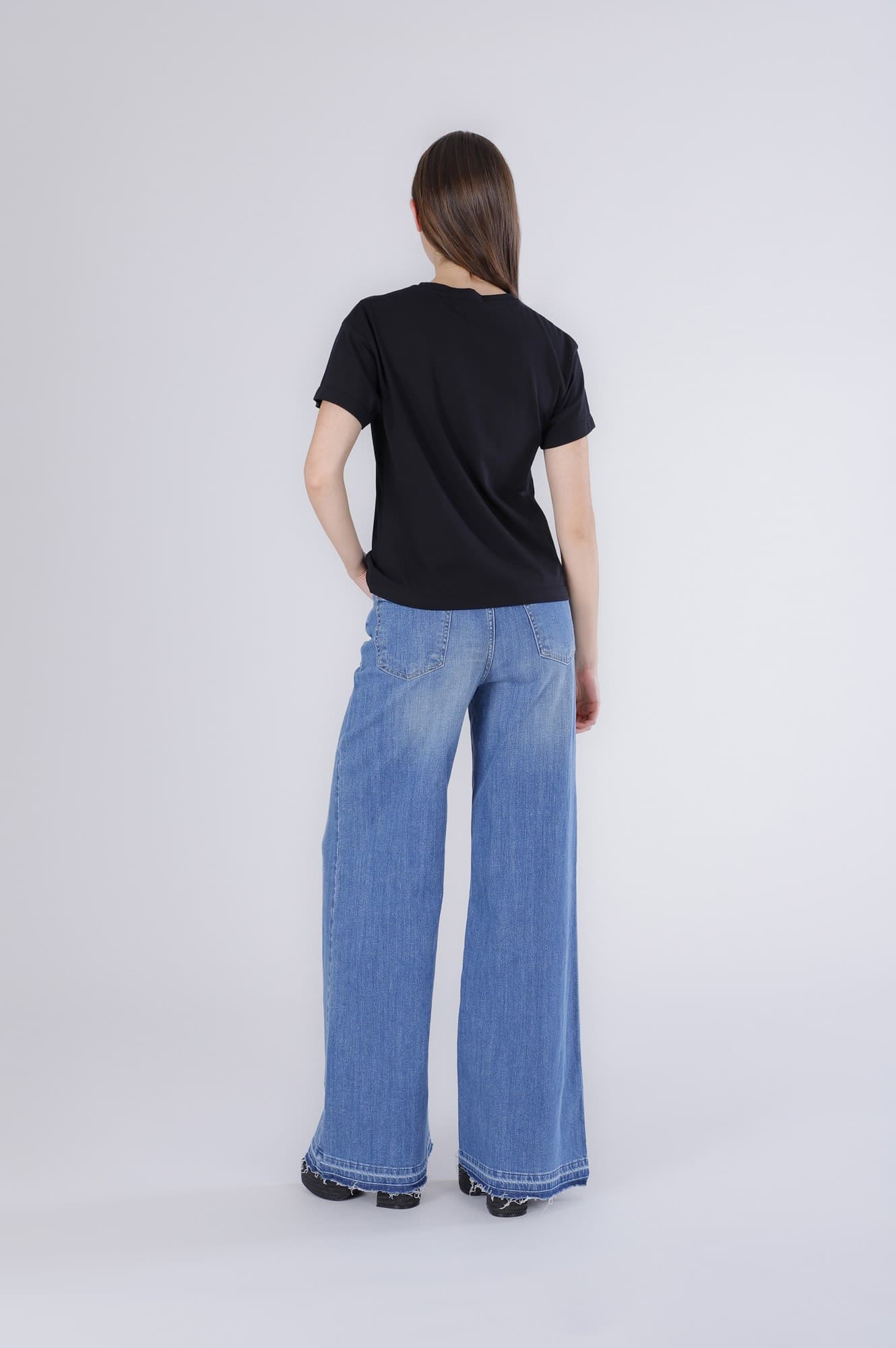 T SHIRT CON FIORI DI PAILETTES - 2