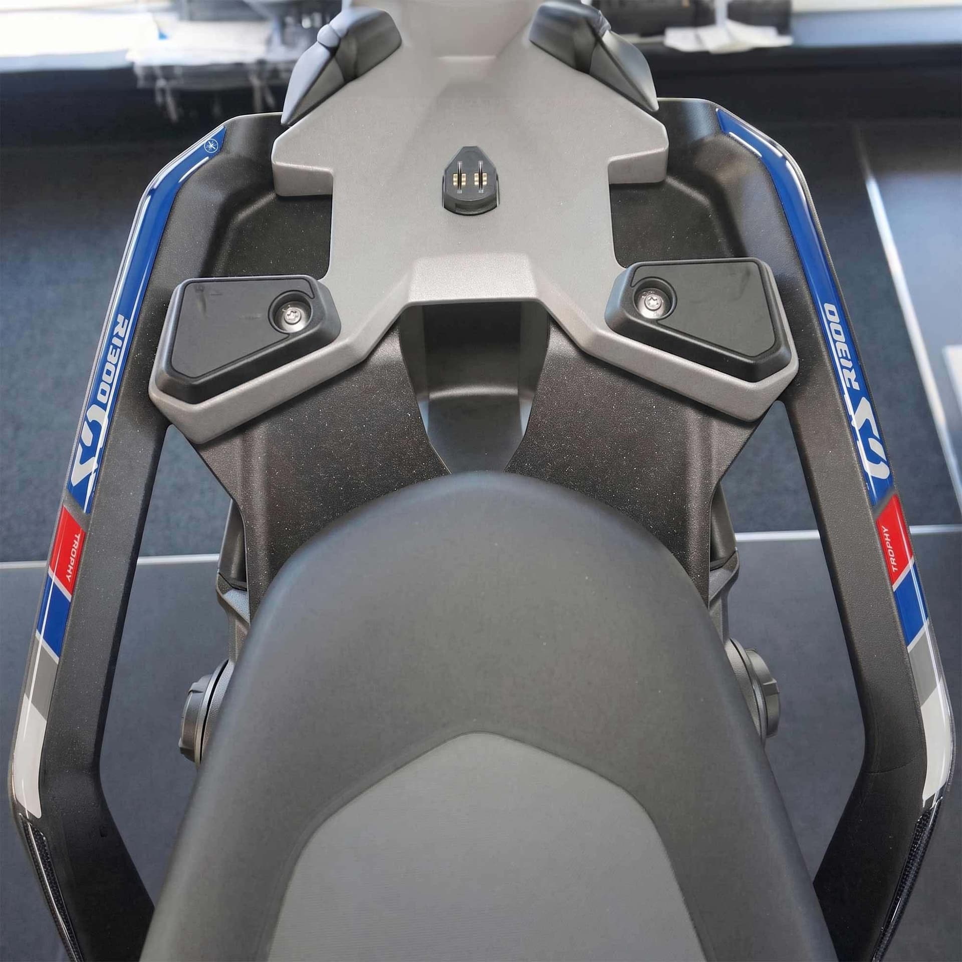 Adesivi 3D per Maniglie Bauletto moto compatibile con BMW R 1300 GS 2026 - 1
