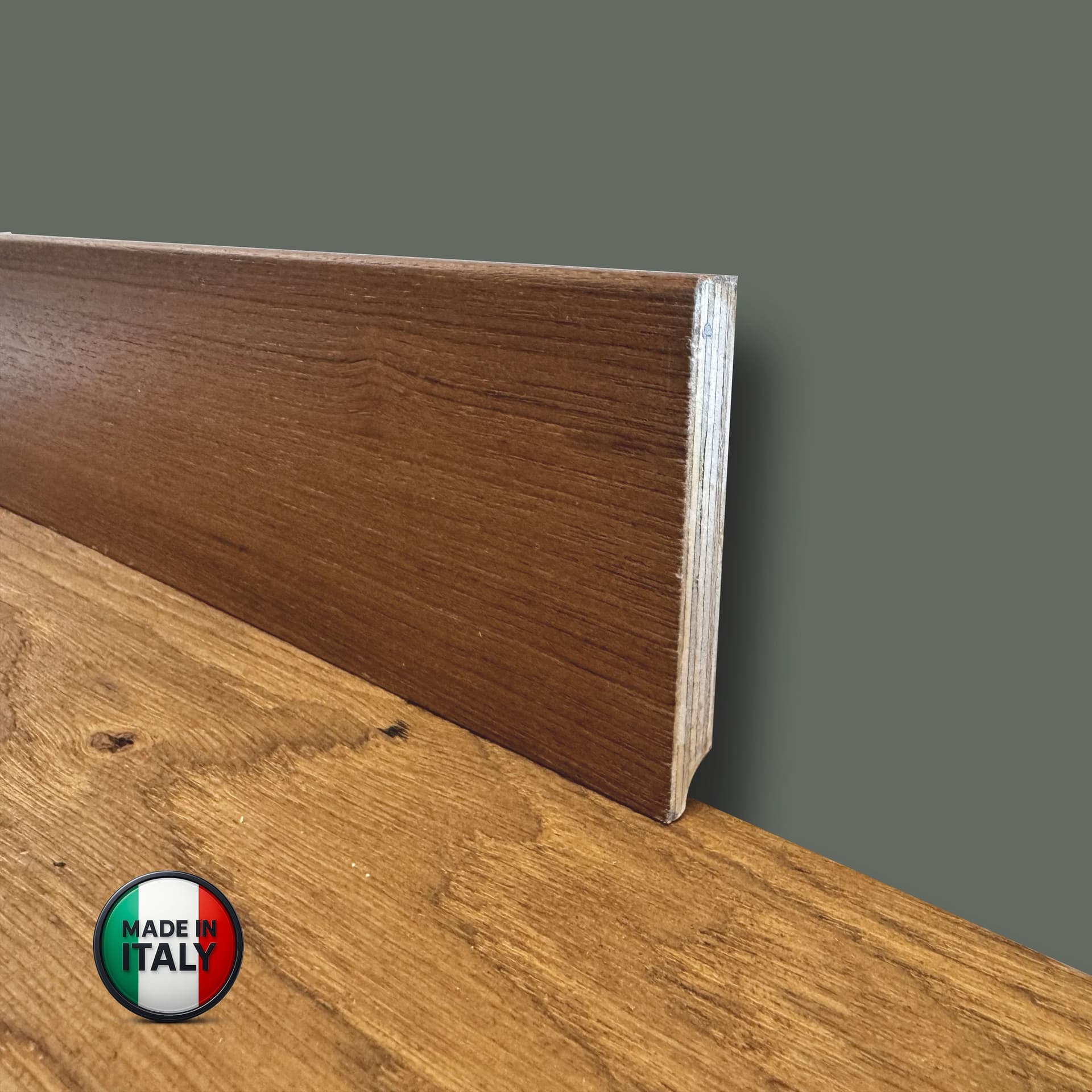 €1,89ml  ** FUORI TUTTO ** Lotti da 70 ml di Battiscopa in legno multistrato impiall. TEAK 75x10mm squadrato - 2