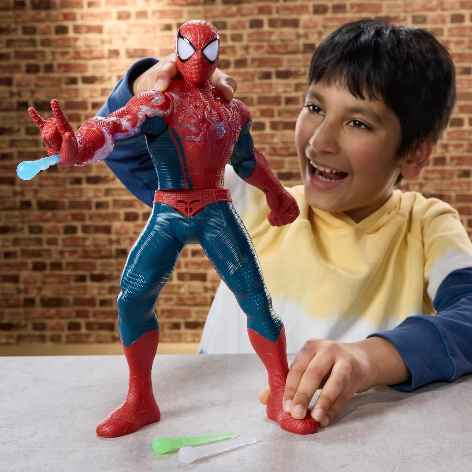 Hasbro - Brand New Day Spiderman Elettronico - 4