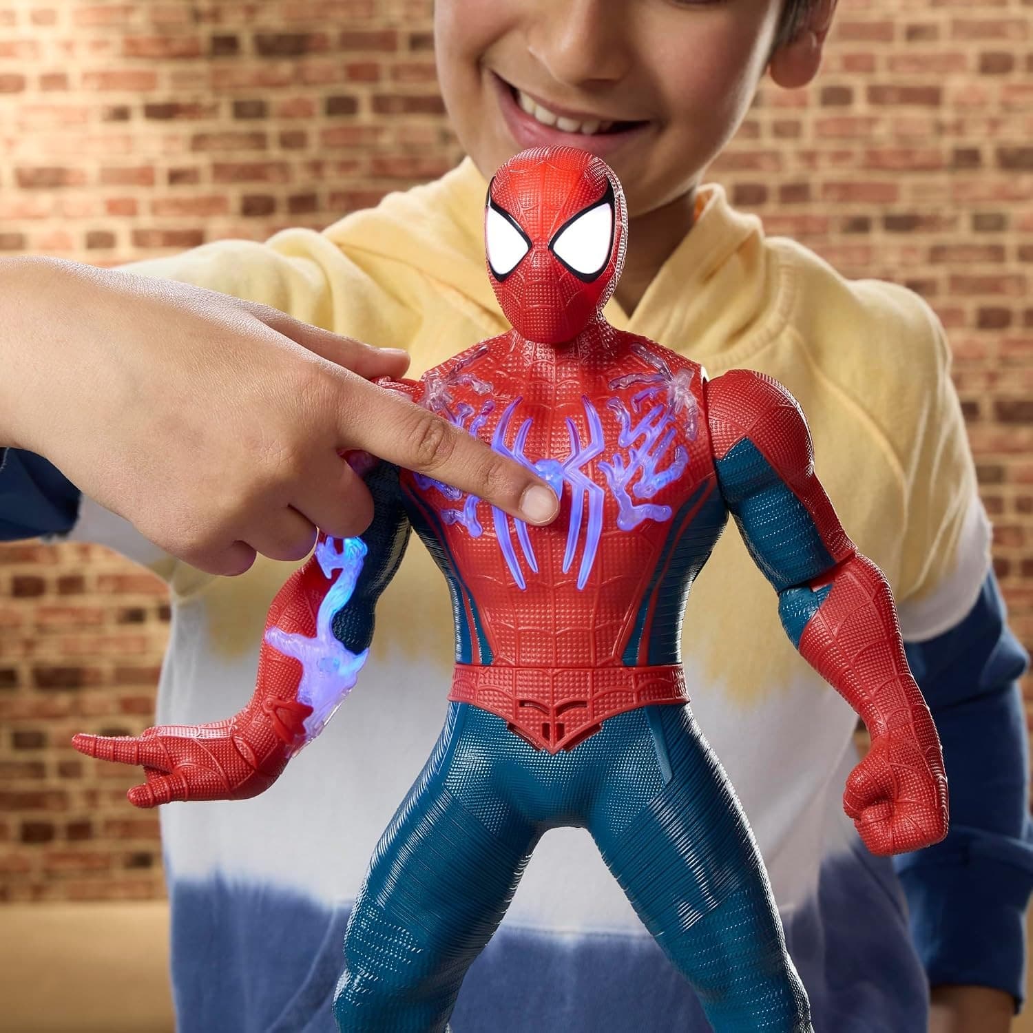 Hasbro - Brand New Day Spiderman Elettronico - 7