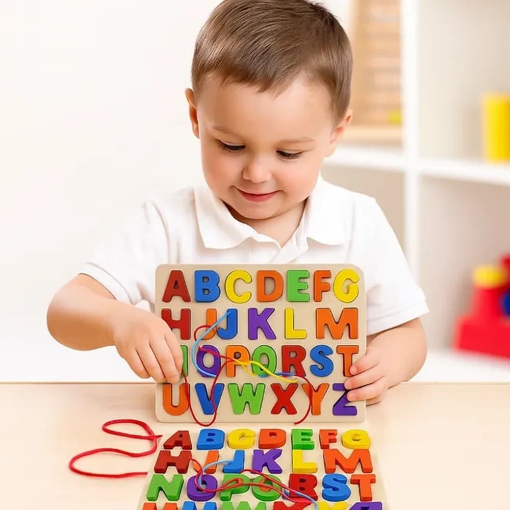 GIOCATTOLO EDUCATIVO IN LEGNO CON LETTERE MAIUSCOLE COLORATE DA INFILARE PER BAMBINI 74465 - 3