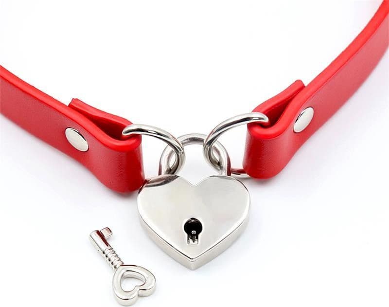 Collare BDSM Rosso con Lucchetto Cuore Fetish Pelle Vegana Regolabile Unisex - 2