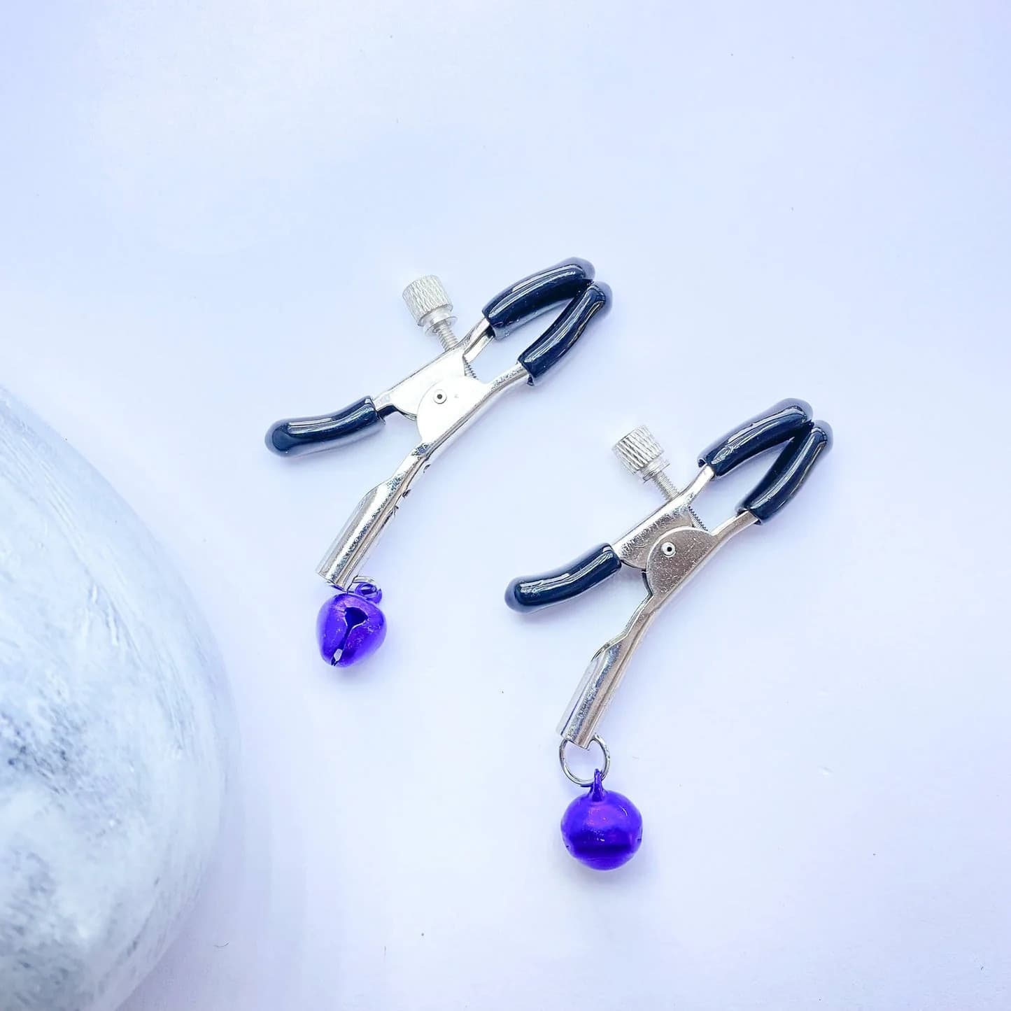 Fetish Addict Pinze Capezzoli Regolabili Campanelli Viola BDSM Nipple Clamps - 2