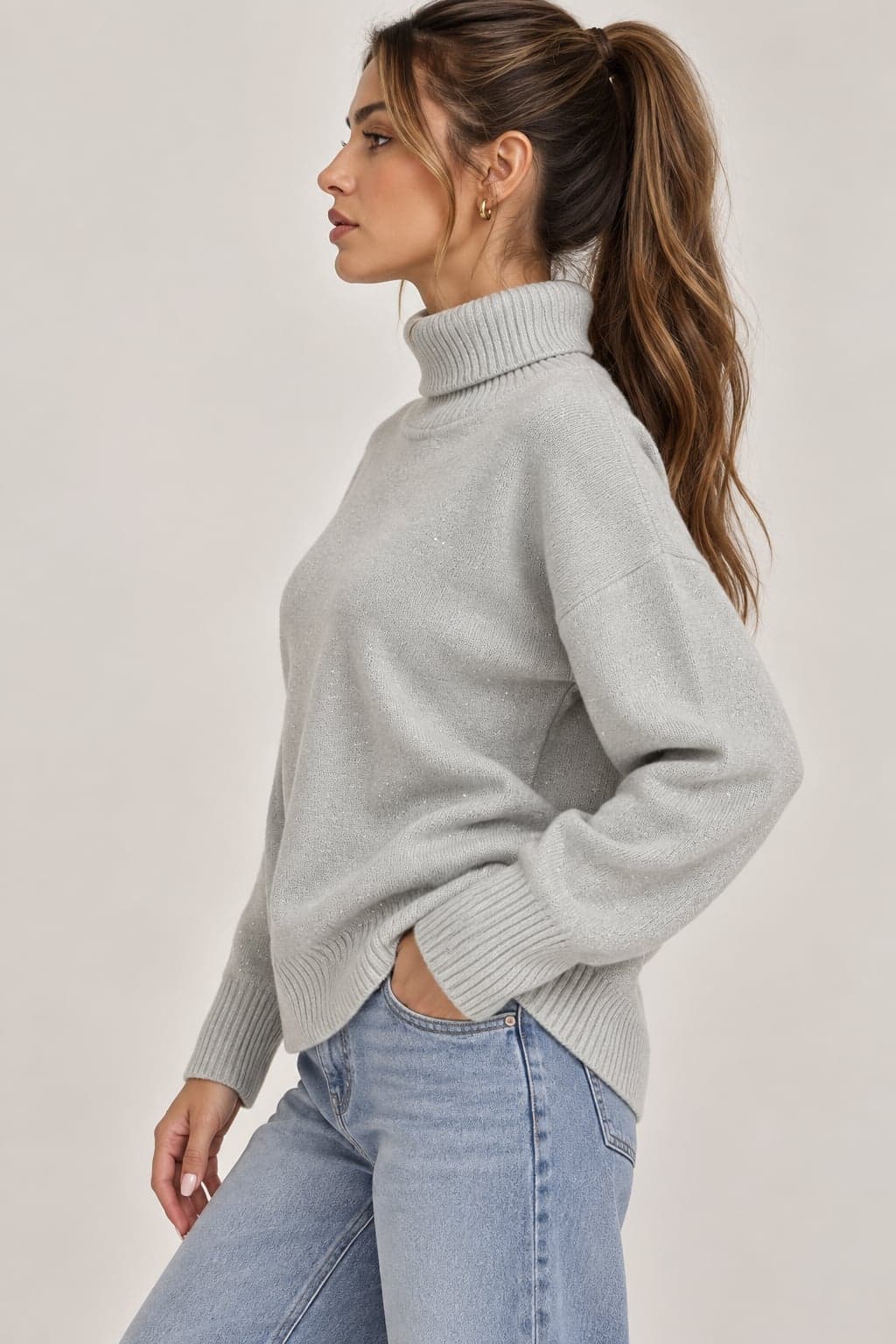 Maglione dolcevita grigio con pailletes - 2