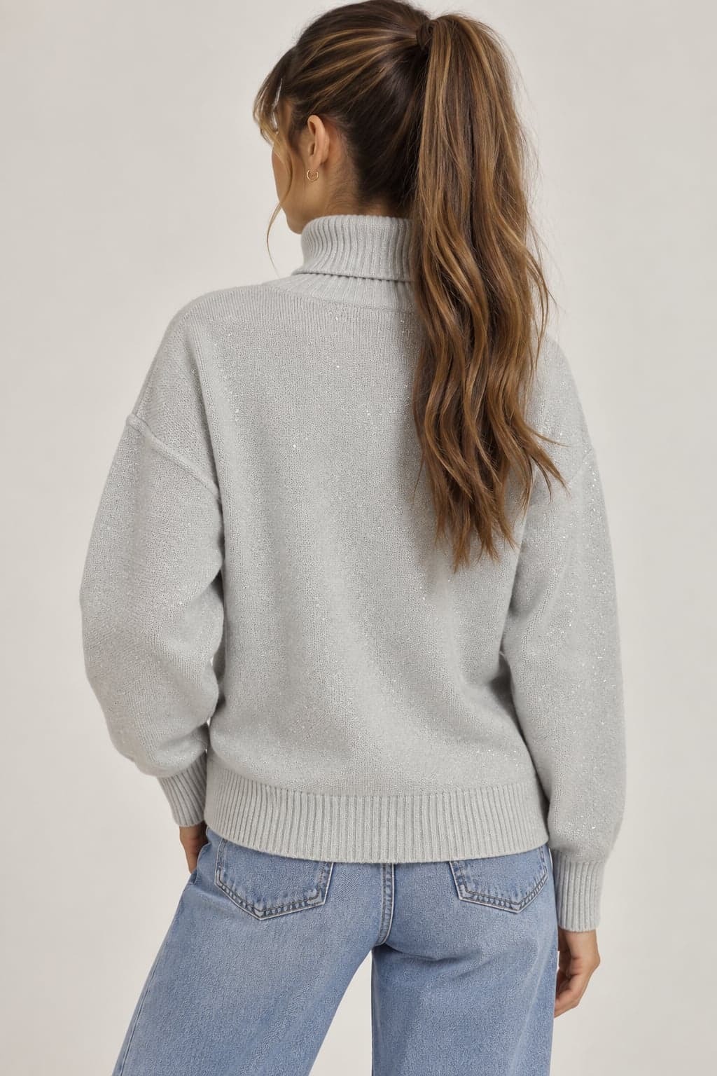Maglione dolcevita grigio con pailletes - 4
