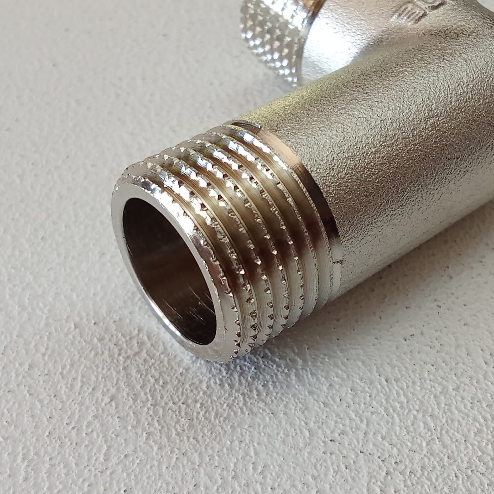 Raccordo a gomito maschio maschio 1/2" x 1/2" in ottone nichelato - 3