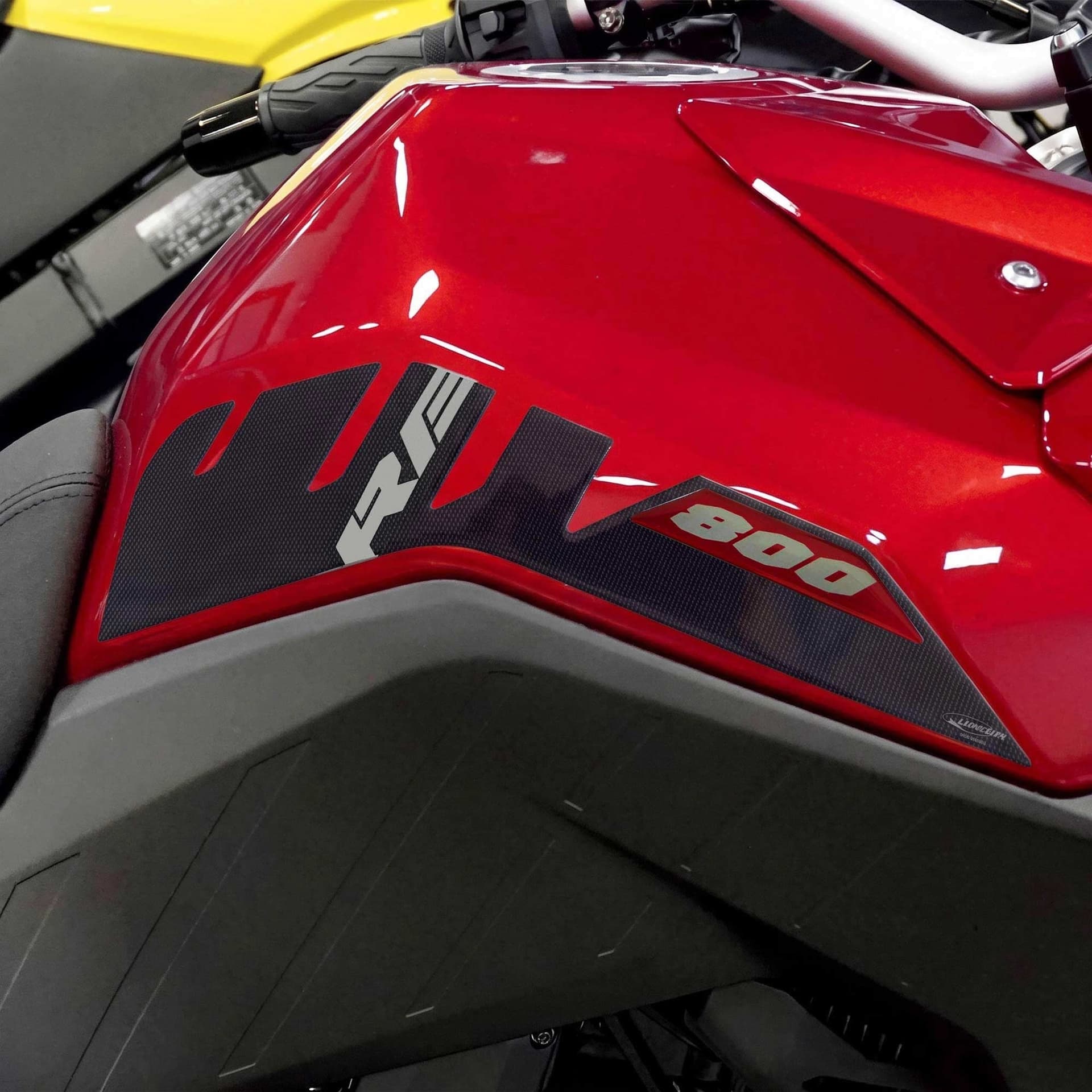 Adesivi Laterali Serbatoio compatibile con Suzuki V-Strom 800 RE 2025-2026 - 12