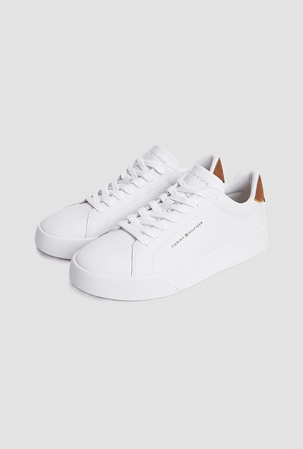 Tommy Hilfiger scarpe basse con dettaglio beige da uomo bianco - 2