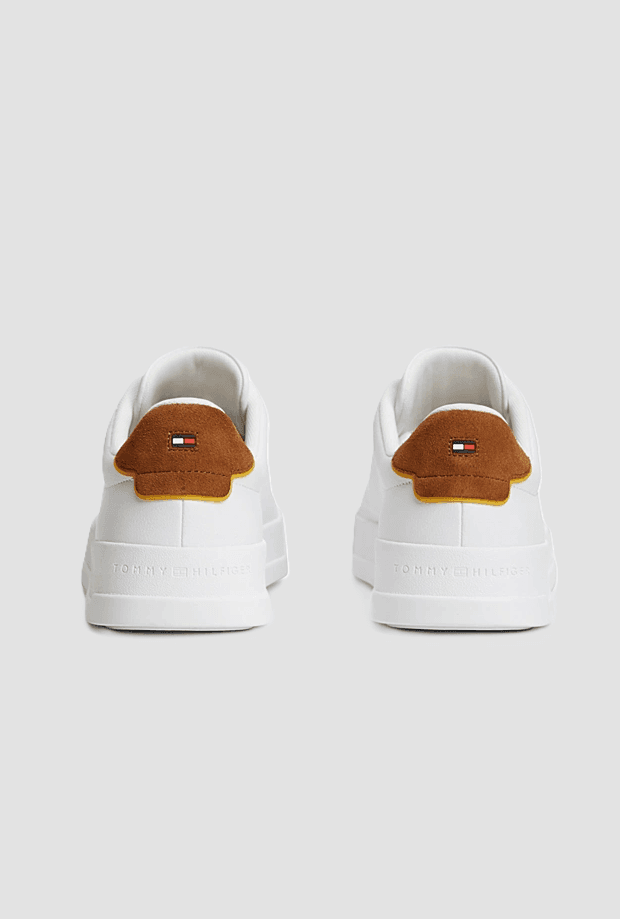 Tommy Hilfiger scarpe basse con dettaglio beige da uomo bianco - 4