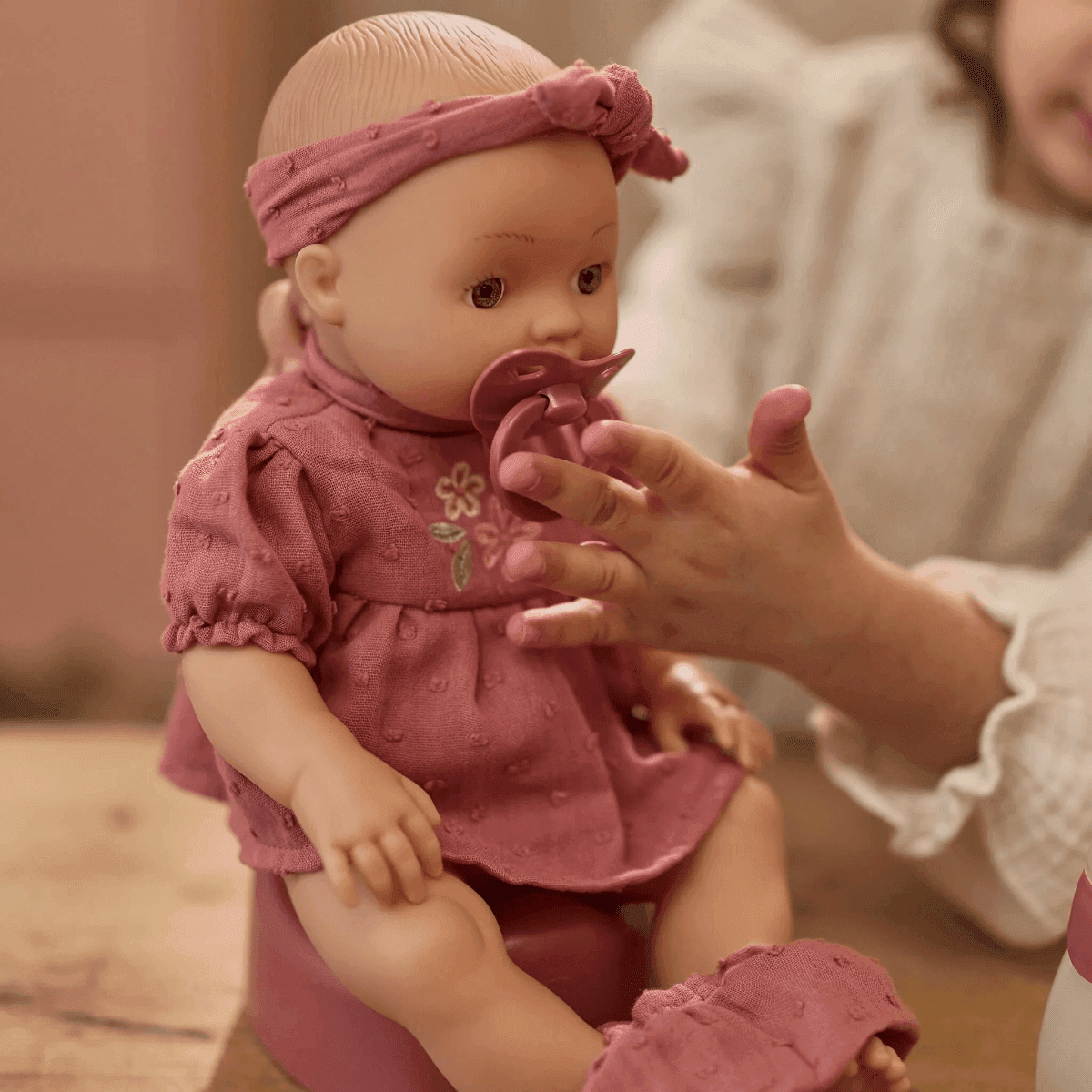 Bambola che beve e fa pipì Little Dutch Livia - 6