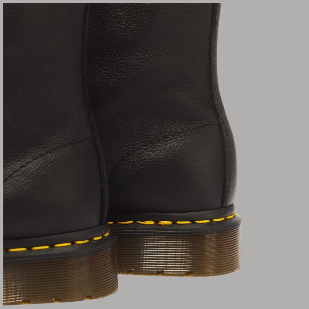 Stivali stringati Dr. Martens 1460 Pascal con suola carrarmato e pelle Virginia - 5