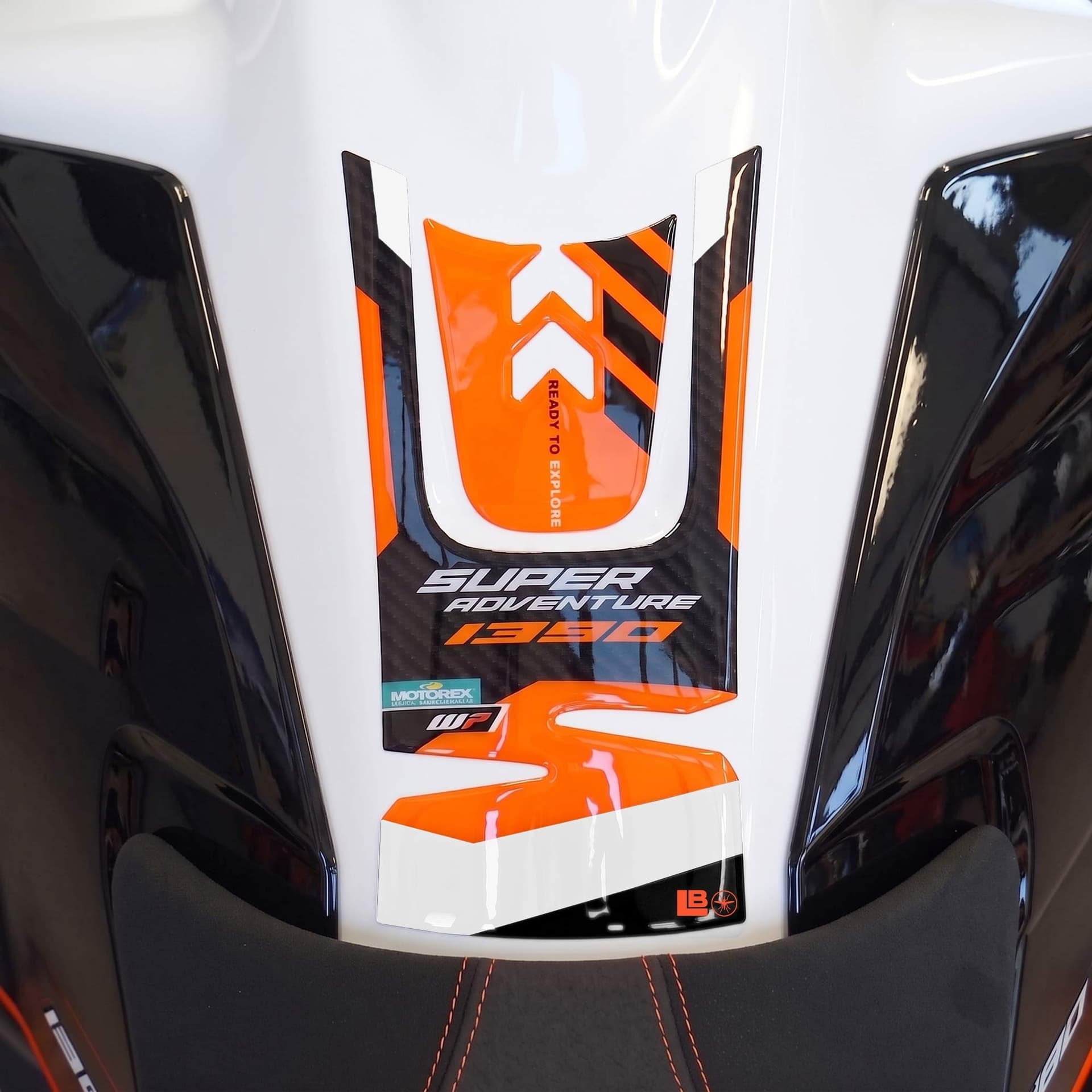 Adesivo Paraserbatoio moto compatibile con KTM 1390 Super Adventure S 2026 - 1