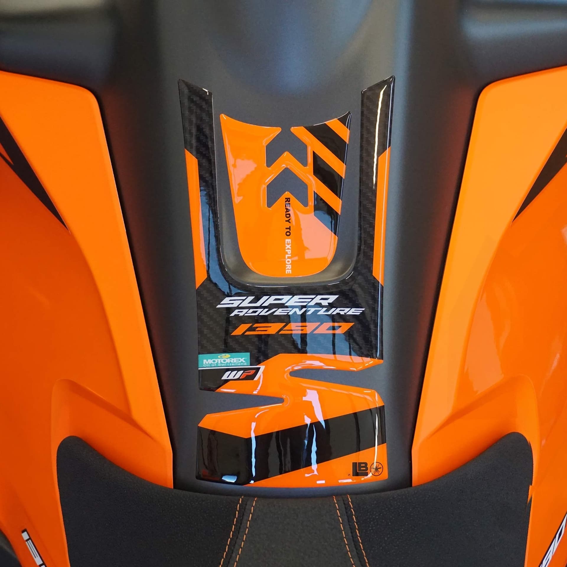 Adesivo Paraserbatoio moto compatibile con KTM 1390 Super Adventure S 2026 - 7