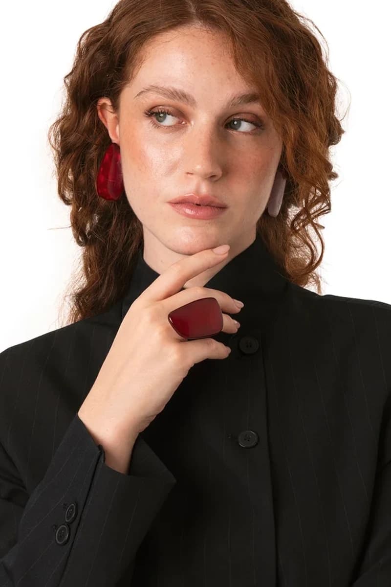 Anello in acciaio regolabile effetto pietra rossa | MYA ACCESSORIES