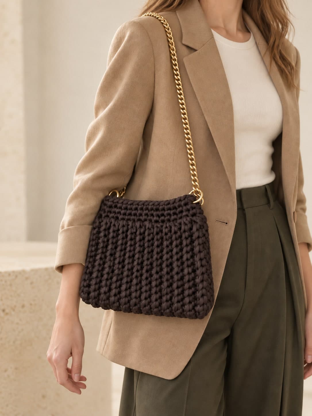 Outfix shoulder bag marrone scuro con tracolla oro - 5