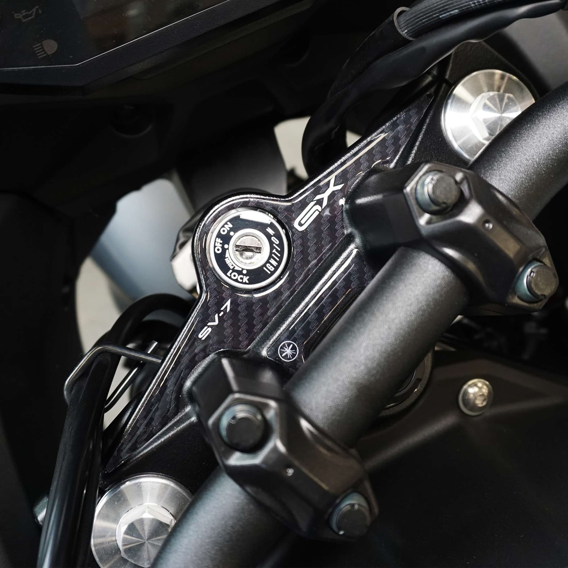 Adesivo Protezione Piastra terzo moto compatibile con Suzuki SV-7 GX 2026