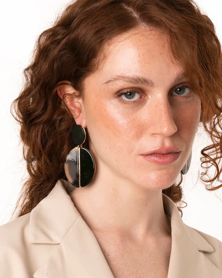 Orecchini ovali in acrilico maculato verde | MYA ACCESSORIES - 3