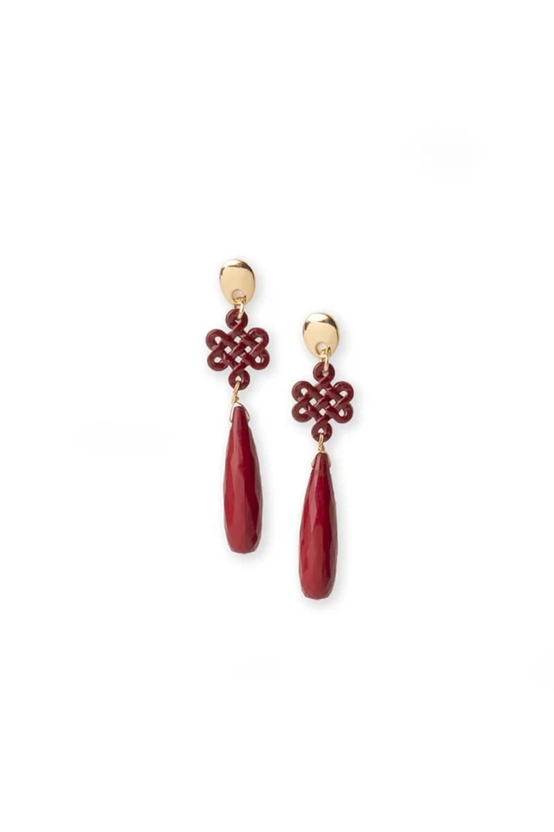 Orecchini pendenti a goccia lunga in metallo e acrilico rosso | MYA ACCESSORIES - 2