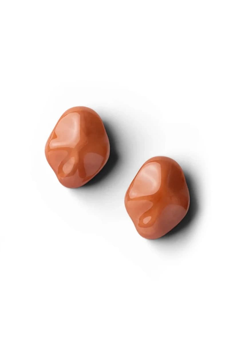 Orecchini in metallo con elemento sagomato in acrilico marrone | MYA ACCESSORIES - 2