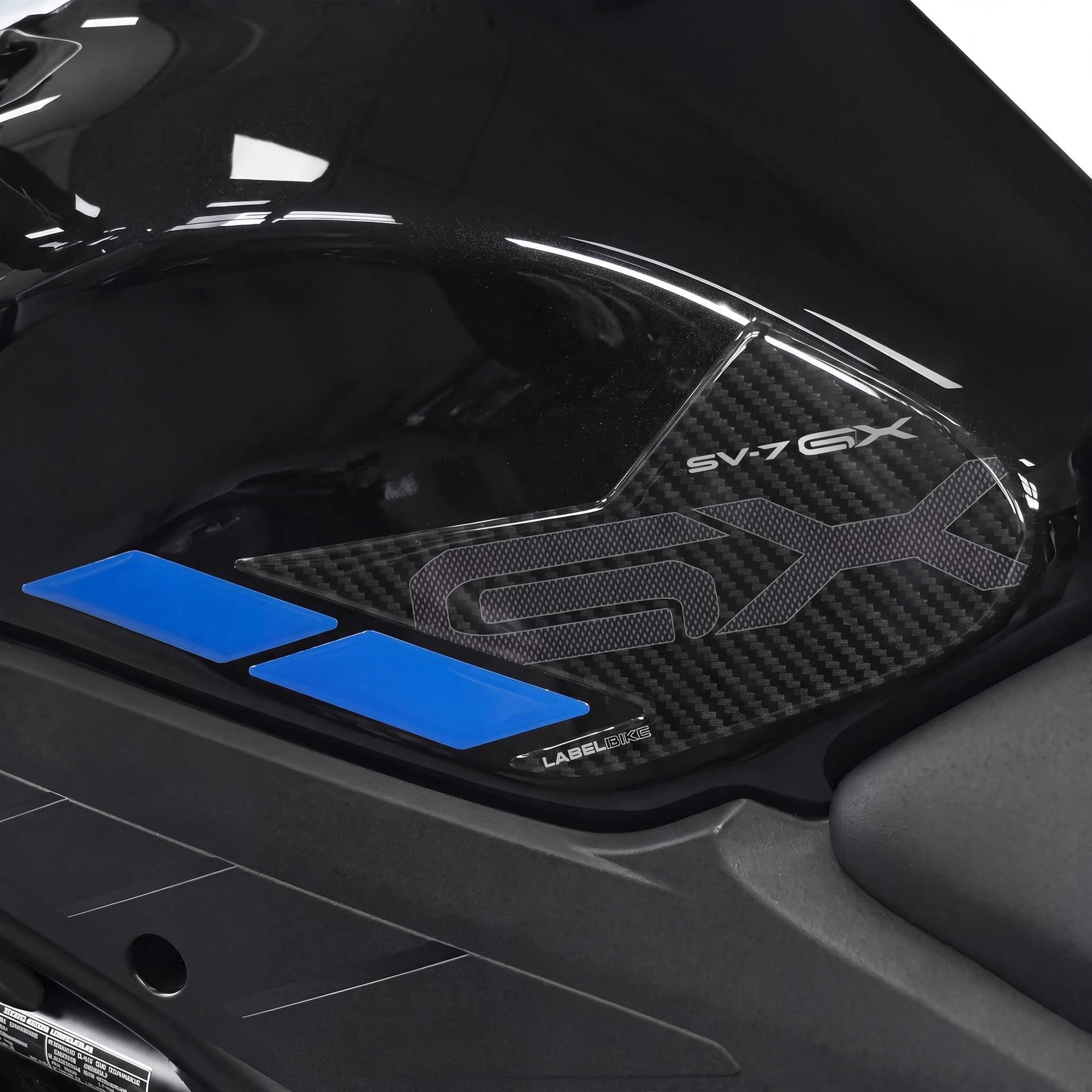 Adesivi 3D Laterali serbatoio moto compatibile con Suzuki SV-7 GX 2026 – Blu Metal – Labelbike