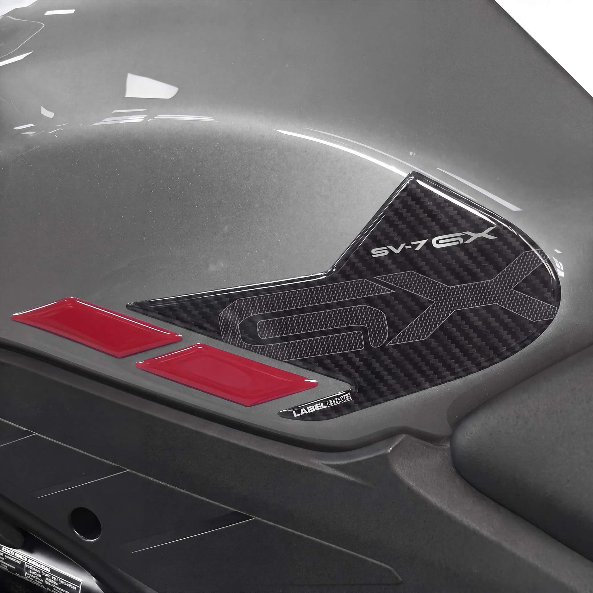 Adesivi 3D Laterali serbatoio moto compatibile con Suzuki SV-7 GX 2026 - 15