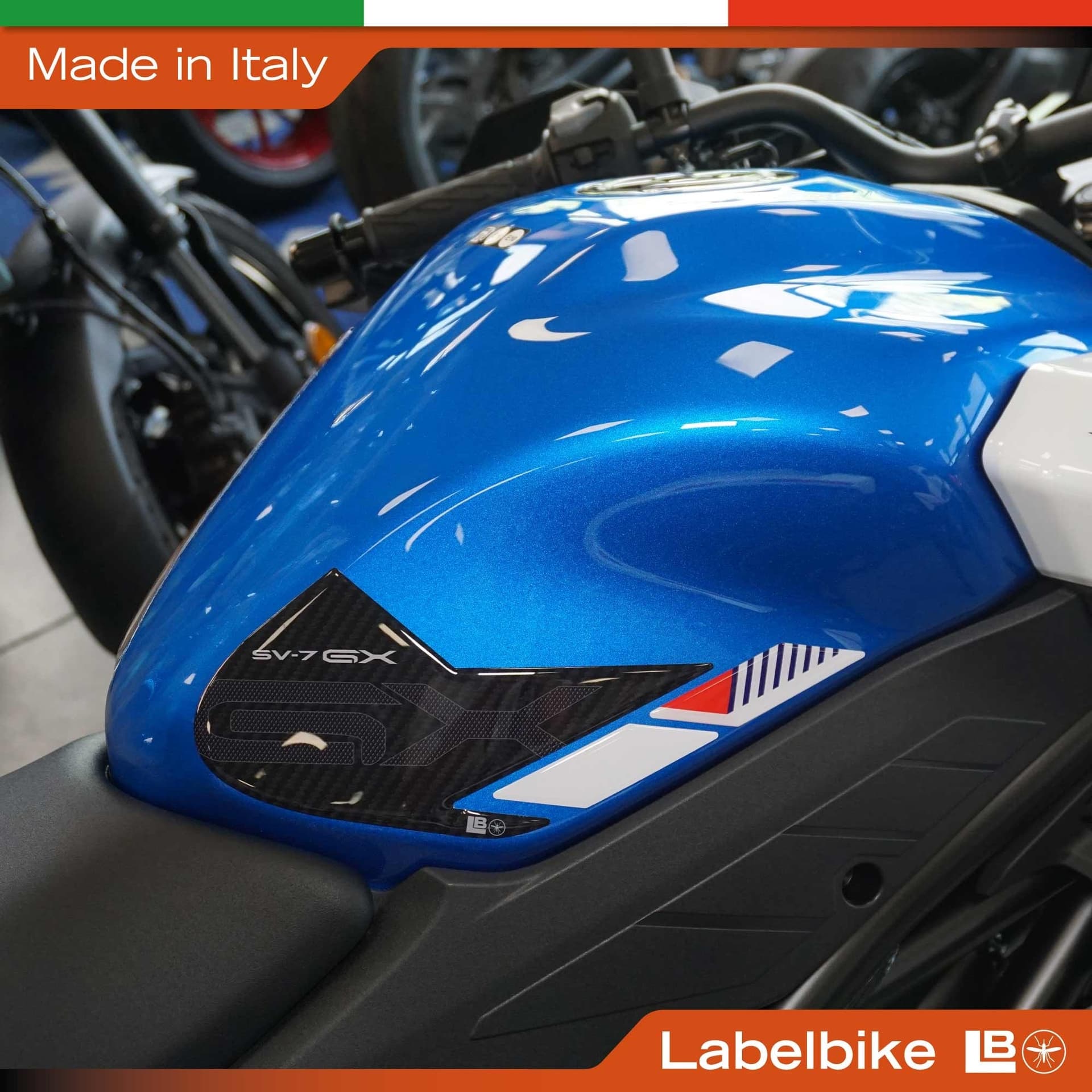 Adesivi 3D Laterali serbatoio moto compatibile con Suzuki SV-7 GX 2026 - 3
