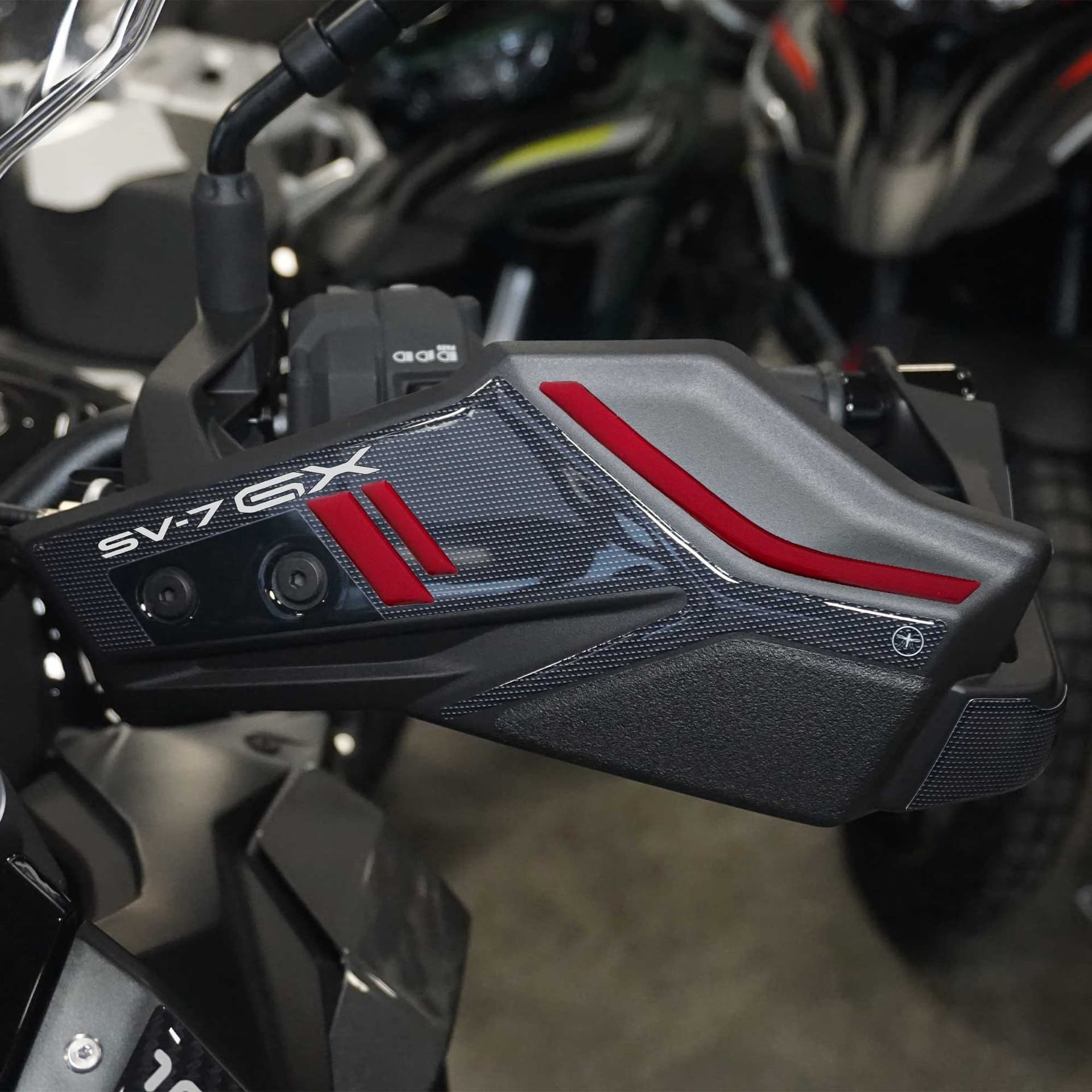 Adesivi 3D Protezioni Paramani moto compatibile con Suzuki SV-7 GX 2026 - 12