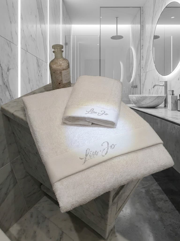 Asciugamani Lurex Liu Jo Art. LB0069 Coppia Viso + Bidet in Spugna di Puro Cotone - 1