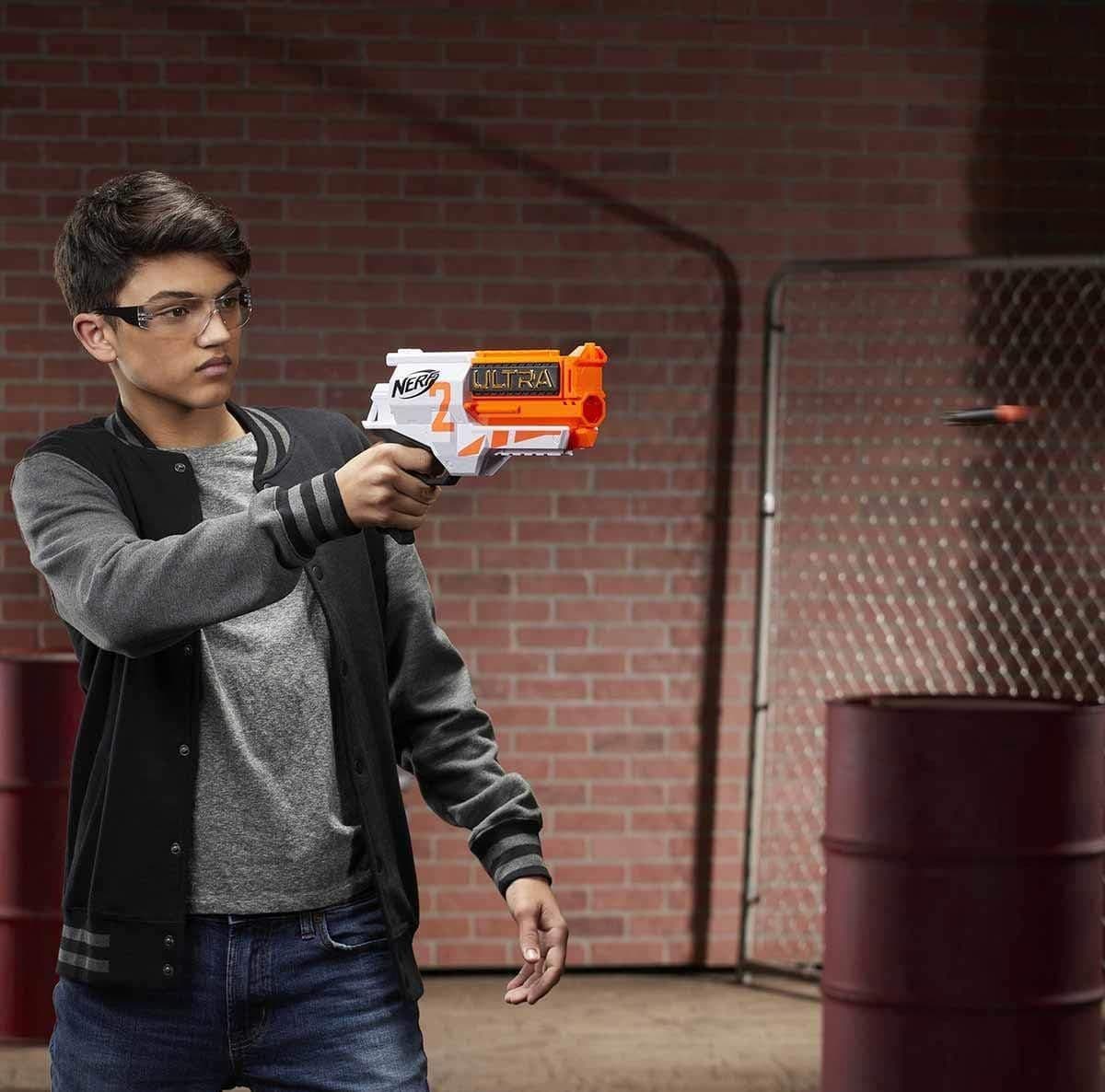 Nerf Ultra Two Blaster Motorizzato Hasbro Lanciatore Elettrico a Retrocarica Rapida con 6 Dardi Ultra Inclusi Gioco d'Azione per Bambini dagli 8 Anni in Su - 2