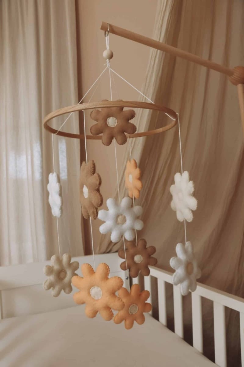 Giostrina per culla fatta a mano Fiori con supporto e carillon - Little Loua - 3