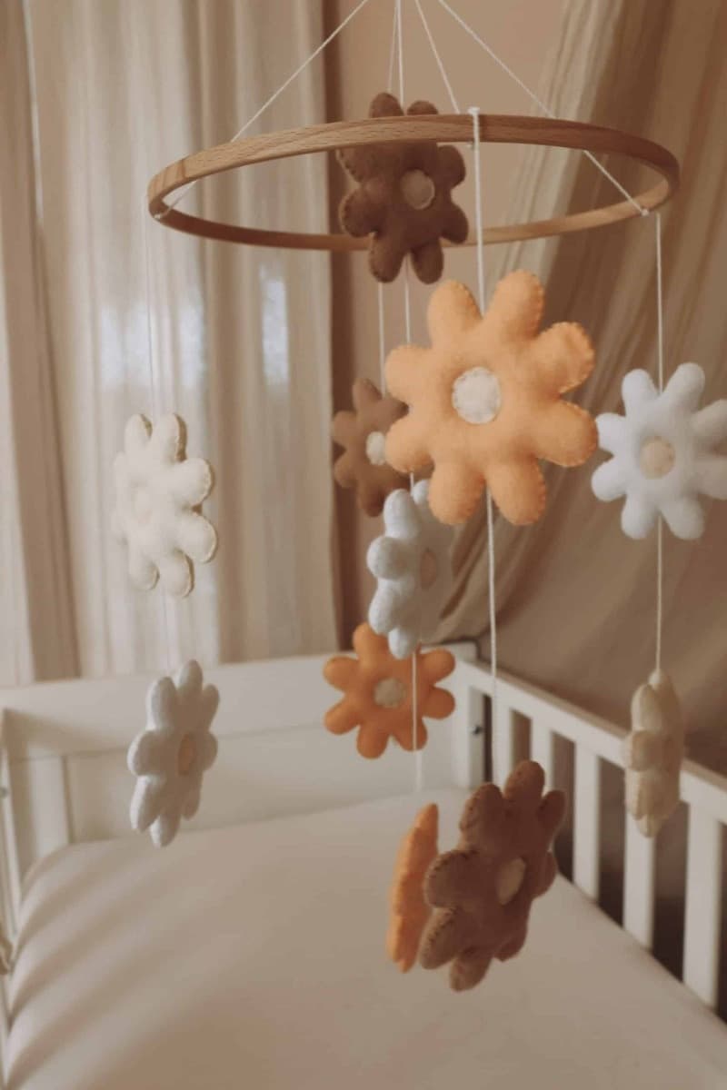 Giostrina per culla fatta a mano Fiori con supporto e carillon - Little Loua - 8