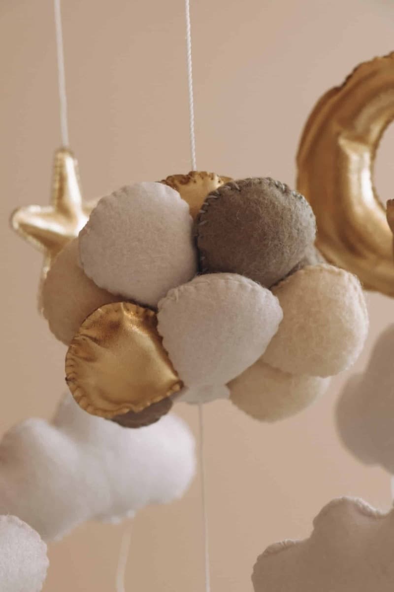 Giostrina per culla fatta a mano Balena e Palloncini con supporto e carillon - Little Loua - 6