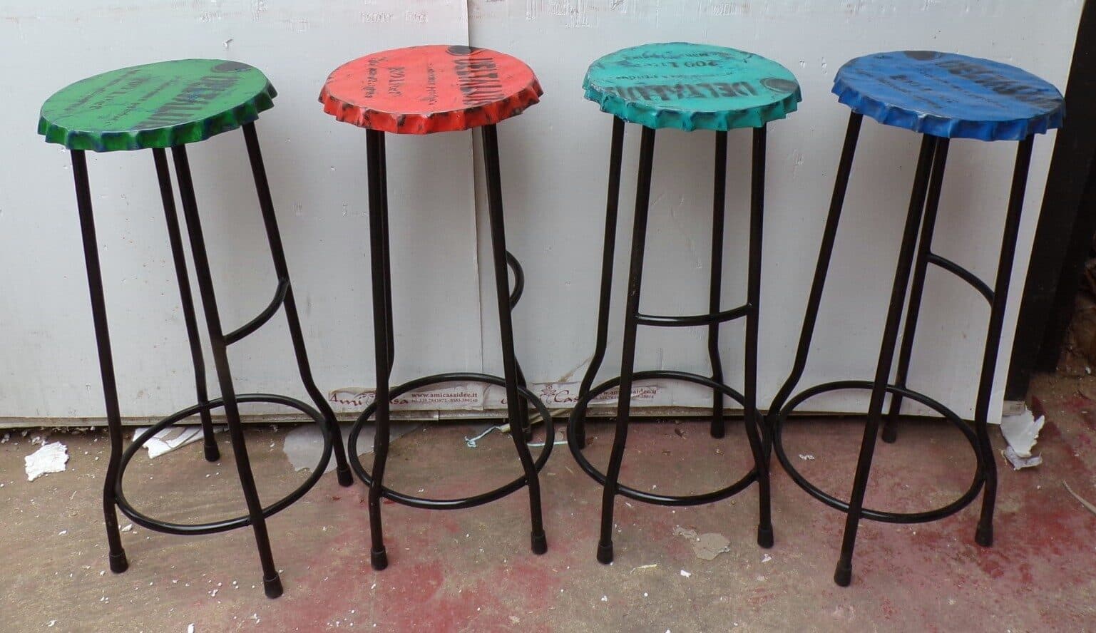 Sgabello Bar con seduta a tappo bottiglia giallo nero rosso grigio industrial - 2
