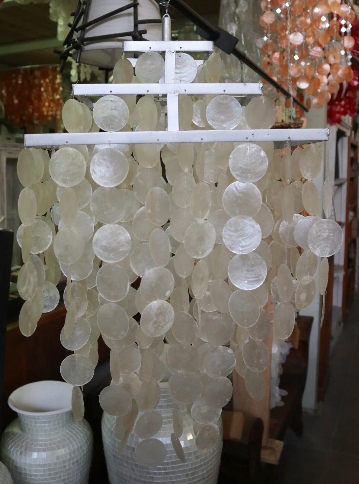 Lampadario in Madreperla Artigianale 40x40x70 cm – Struttura in Metallo, Fatto a Mano in Indonesia - 2