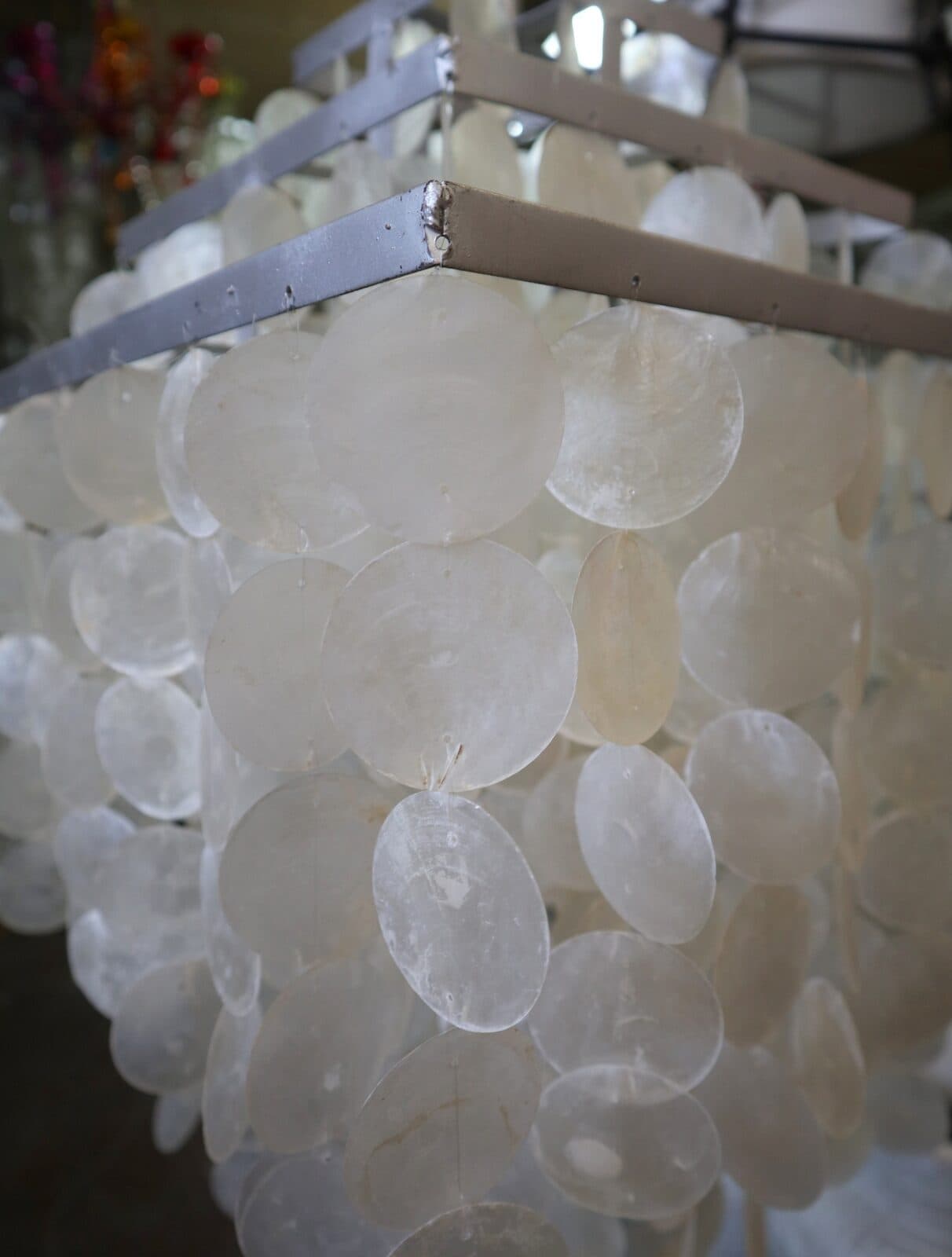 Lampadario in Madreperla Artigianale 40x40x70 cm – Struttura in Metallo, Fatto a Mano in Indonesia - 7