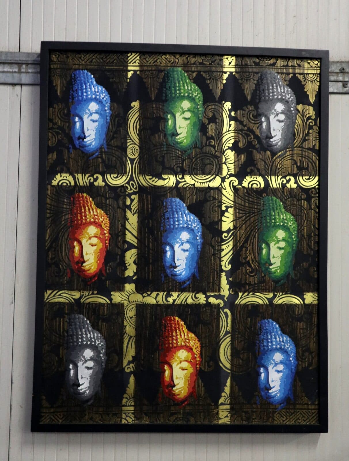 Quadro Buddha Pop Art Dorato – Opera Artigianale Indonesiana per Spa, Yoga e Ambienti Wellness - 3